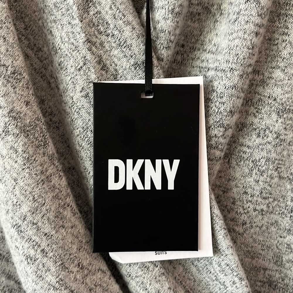 DKNY Gray Sleeveless Top - Picture 5 of 9